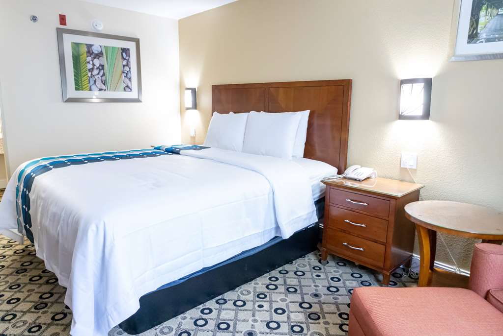 Days Inn By Wyndham College Park Atlanta Airport South - photo 13