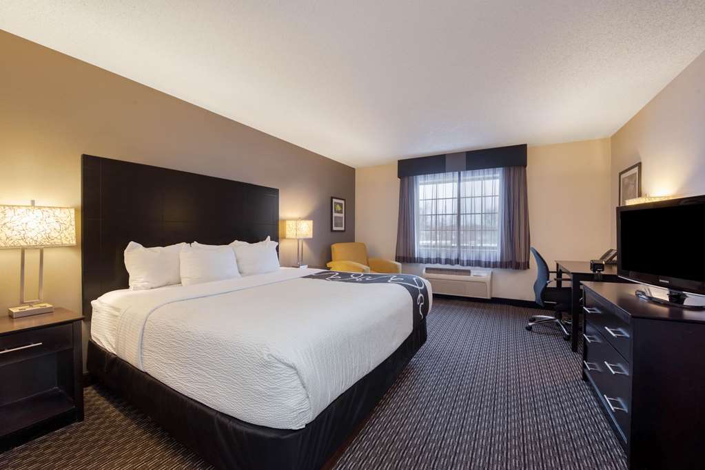 La Quinta Inn & Suites by Wyndham Cleveland Macedonia - photo 37