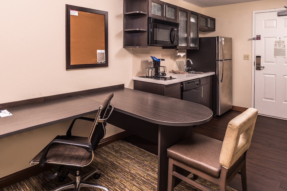 Candlewood Suites Kansas City Speedway by IHG - photo 9