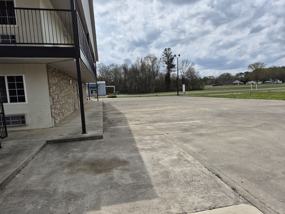 General Bragg Inn & Suites Chickamauga - photo 35
