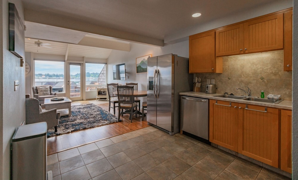 Embarcadero Resort Hotel & Marina - photo 38