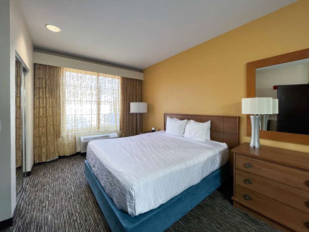 Carlsbad Suites - photo 9