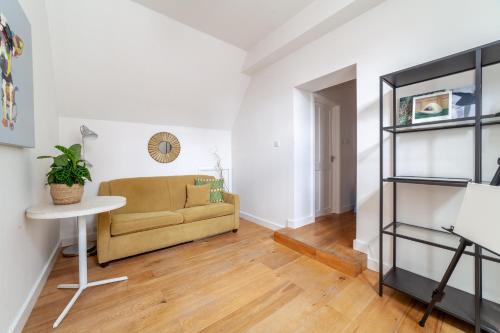 Exceptional Top Floor 1BR apt in Fitzrovia — 4-Star Luxury Hotel in London, United Kingdom