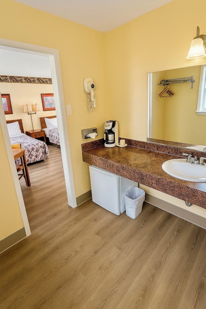 River Forest Inn - photo 13