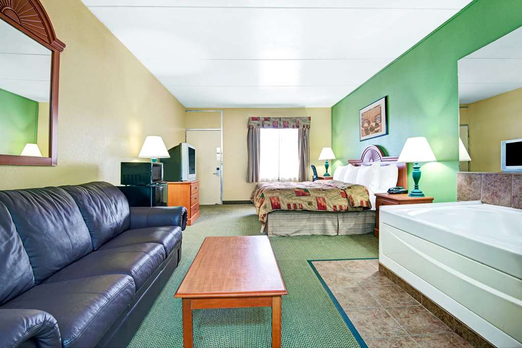 Super 8 by Wyndham Nashville Near Downtown I 40 - photo 16