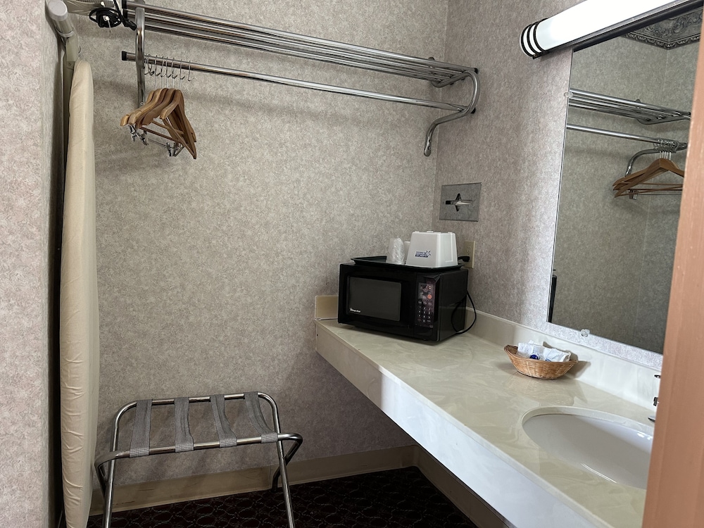 Americas Best Value Inn And Suites Dalton - photo 21