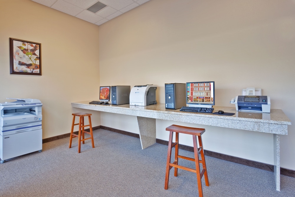 Candlewood Suites Terre Haute by IHG - photo 49