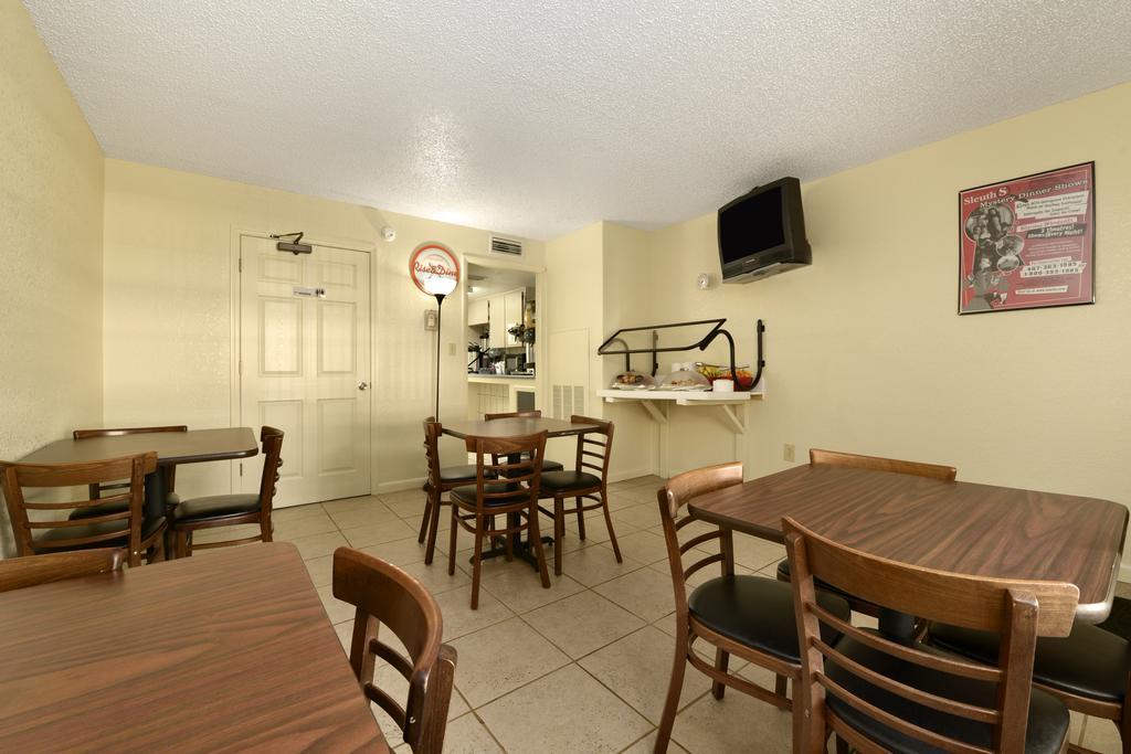 Howard Johnson by Wyndham Lake Front Park Kissimmee - photo 19