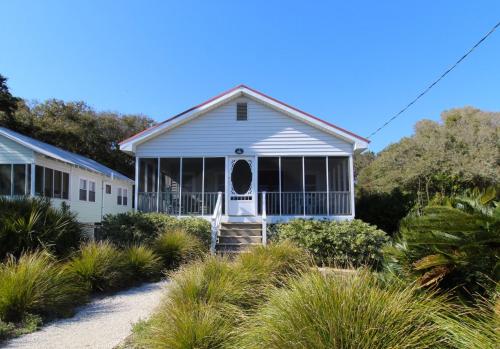 Bonnie Dune - carbon neutral hotel in Folly Beach