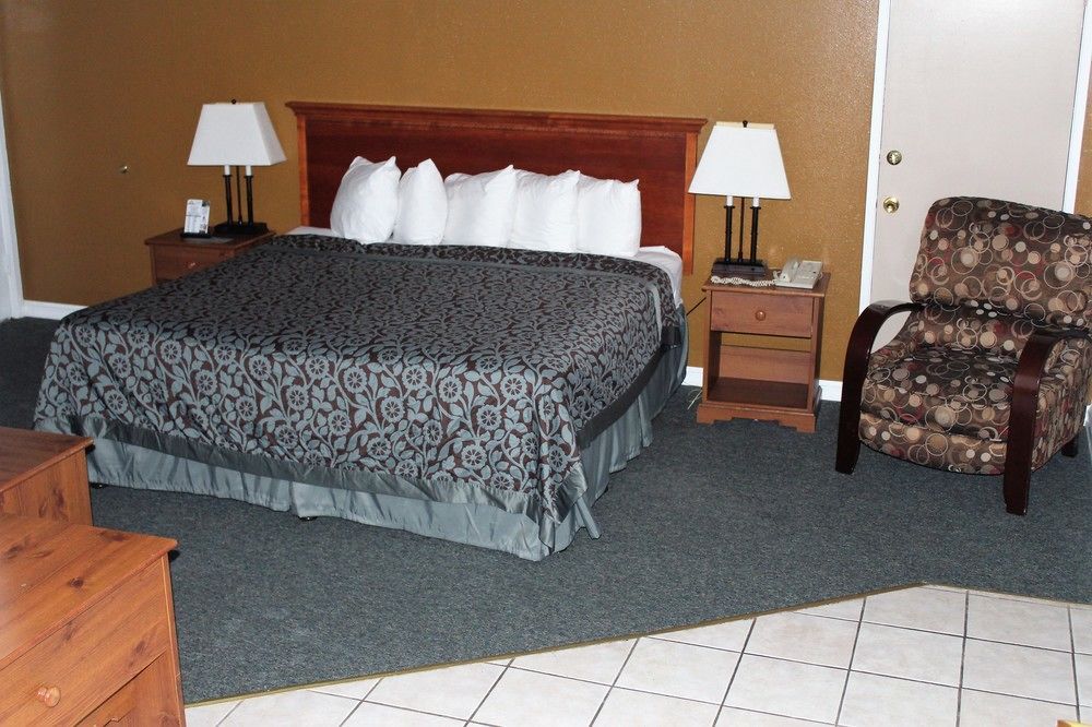 Days Inn Everett - photo 19