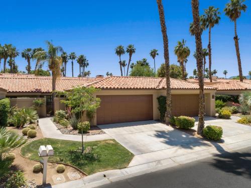 Palm Desert Oasis With Beatiful Golf Courses — 4-Star Luxury Hotel in Palm Desert, United States