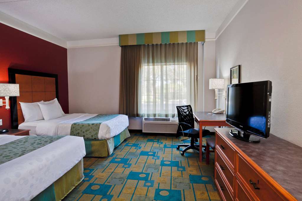 La Quinta Inn & Suites by Wyndham USF - photo 16