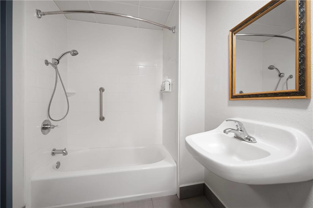 Wingate by Wyndham Savannah Gateway - photo 23