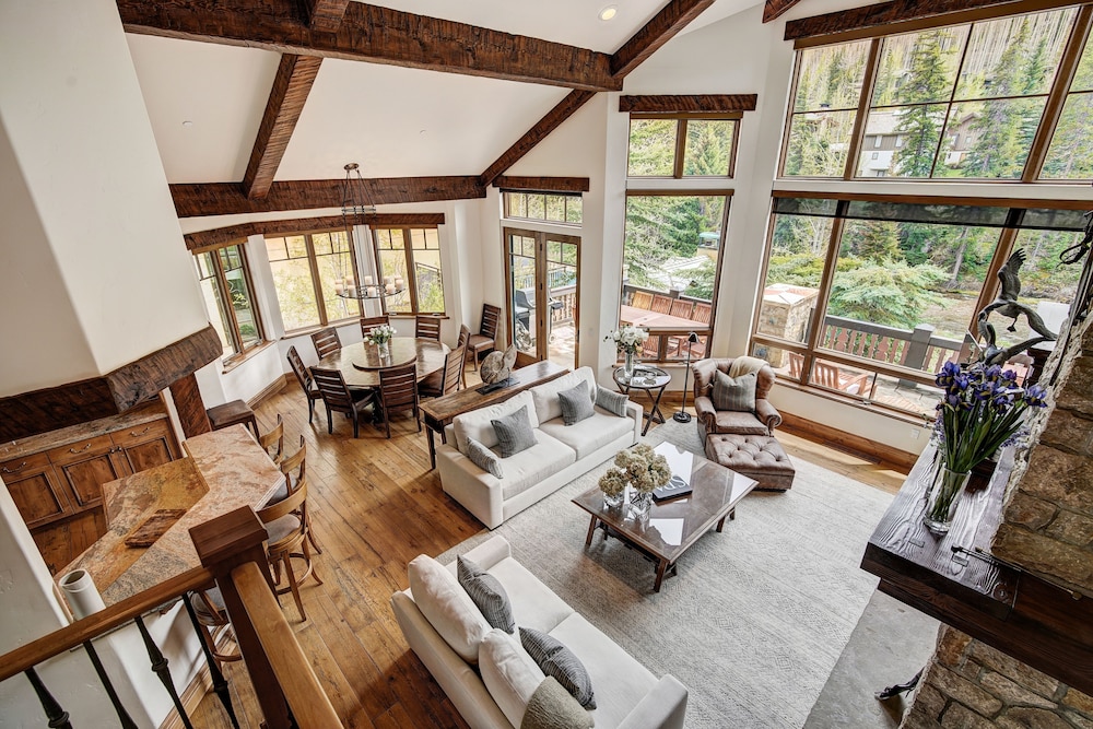 5BR Alpine Luxury Home with Private Hot Tub by RedAwning Save 20 on 7 Nights — 4-Star Luxury Hotel in Vail, United States