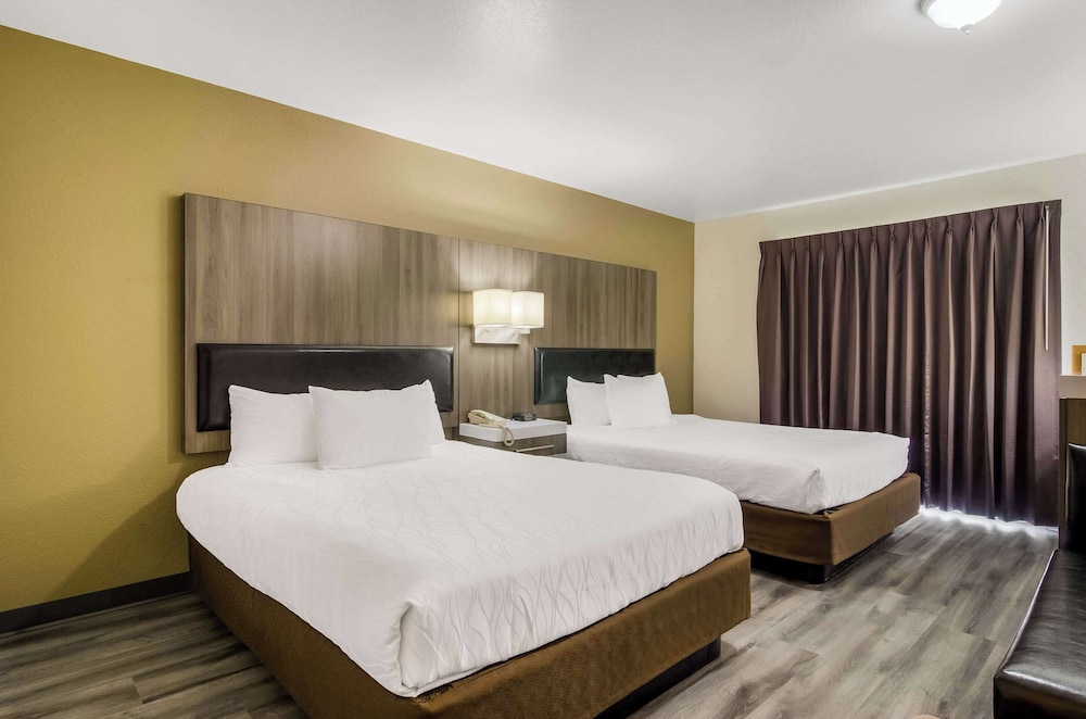 Rodeway Inn Enumclaw Mount Rainier Crystal Mountain Area - carbon neutral hotel in Enumclaw