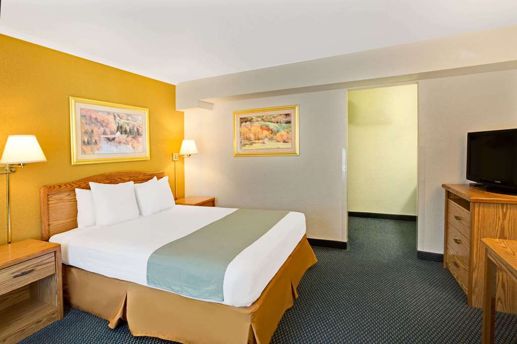 Travelodge by Wyndham Rapid City - photo 8