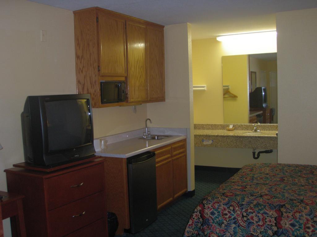 San Jacinto Inn - photo 9