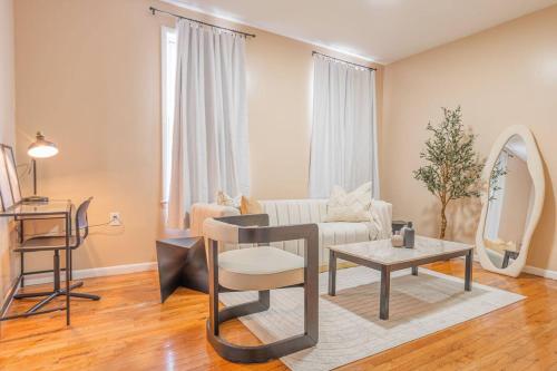 Roomy 4br Walk to Transit connect to NYC — 4-Star Luxury Hotel in Bayonne, United States