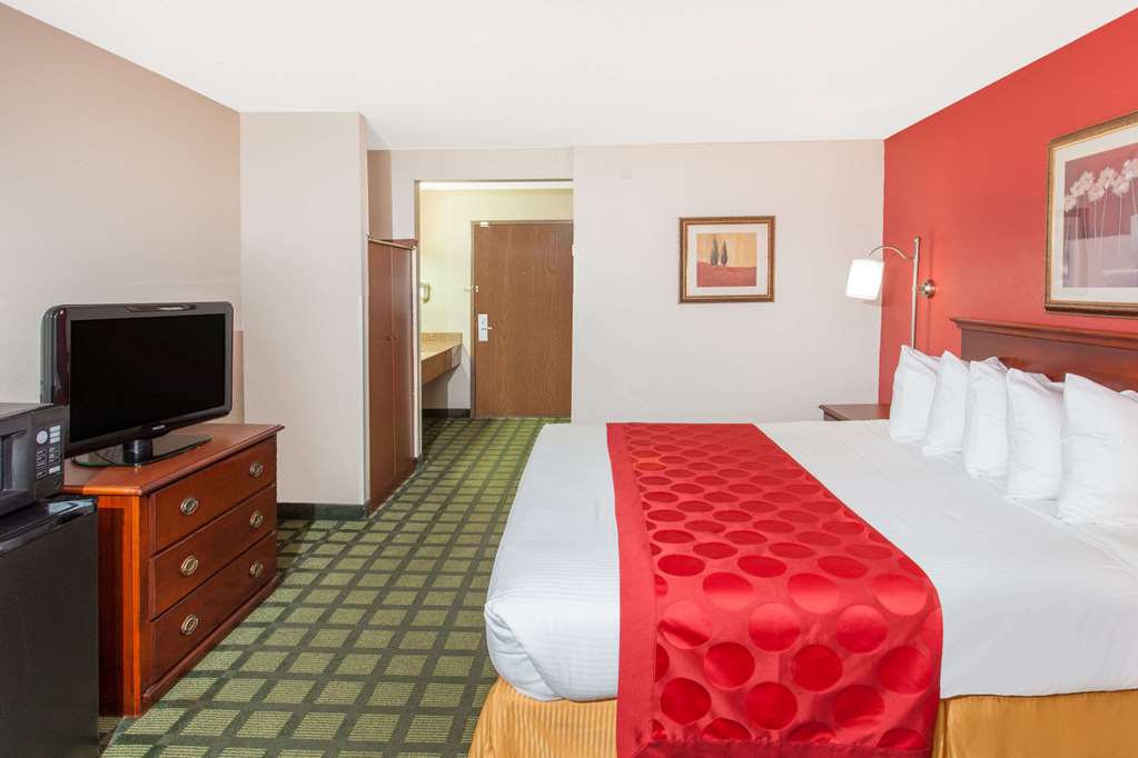 Ramada Limited Decatur - photo 12