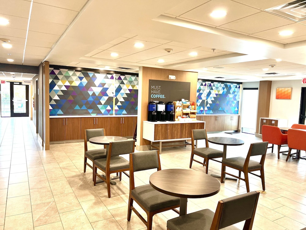 Holiday Inn Express Madison by IHG - photo 42