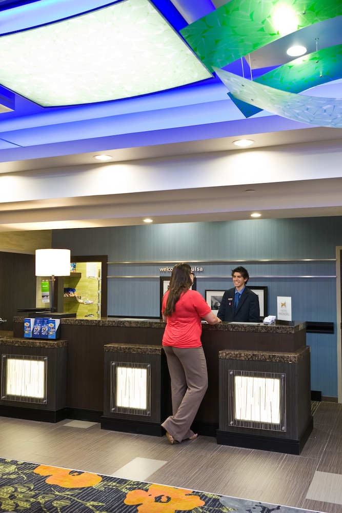 Hampton Inn & Suites Tulsa Central - photo 3