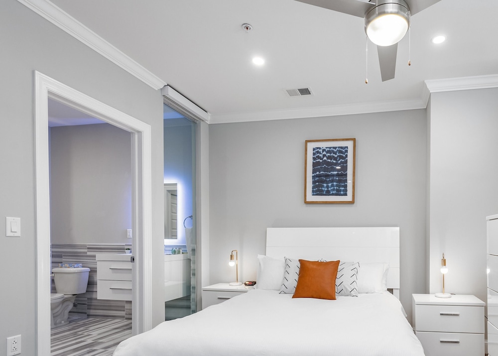 Global Luxury Suites Downtown Pittsburgh - photo 9