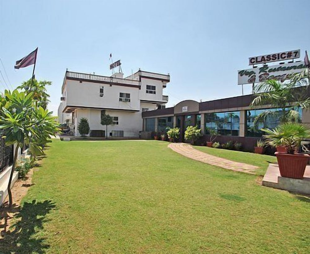 Classic 7 Hotel & Restaurant - last minute hotel in Jaipur