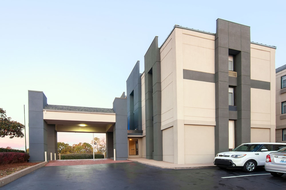 Holiday Inn Express Hotel & Suites Spence Lane by IHG - photo 27