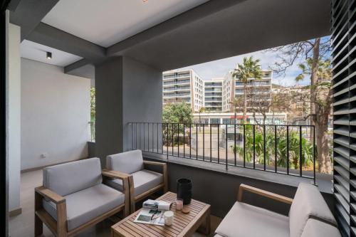 With pool in Funchal Acqua Residence V — 4-Star Luxury Hotel in Funchal, Portugal