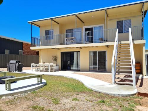 Stays at Hughes - last minute hotel in Unknown City