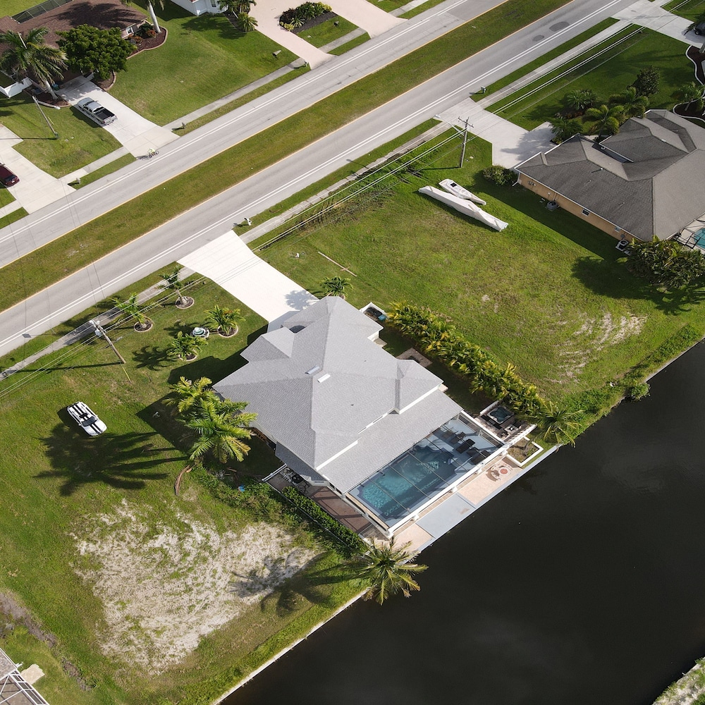 Golden Globe luxury on the canal with poolspa - photo 94