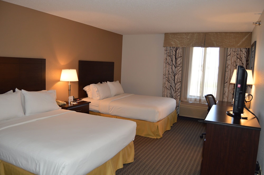 Holiday Inn Express & Suites Winner an IHG Hotel - photo 2