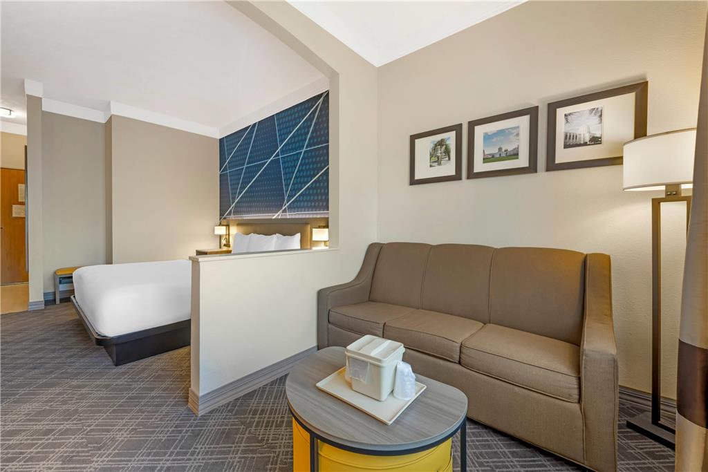 Comfort Suites Salem - photo 25