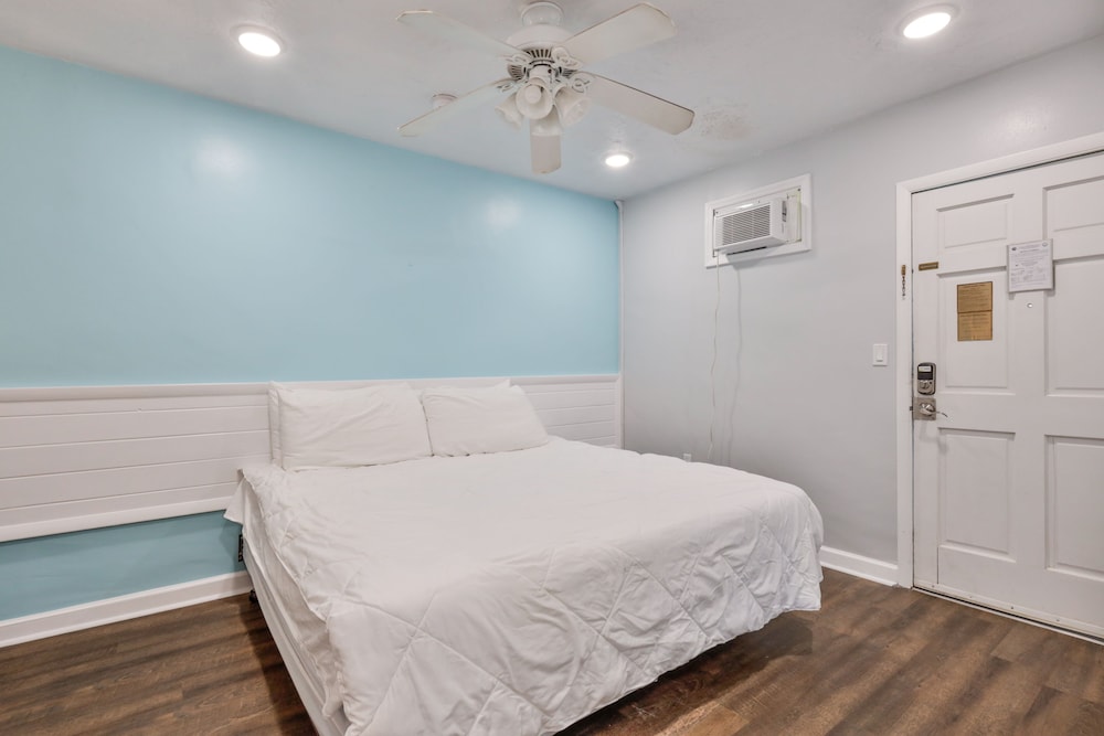 Coastal Waters Inn - photo 15