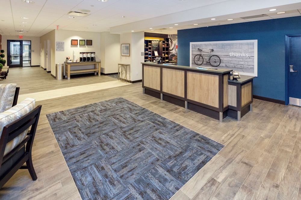 Hampton Inn & Suites Morgantown University Town Centre - photo 7