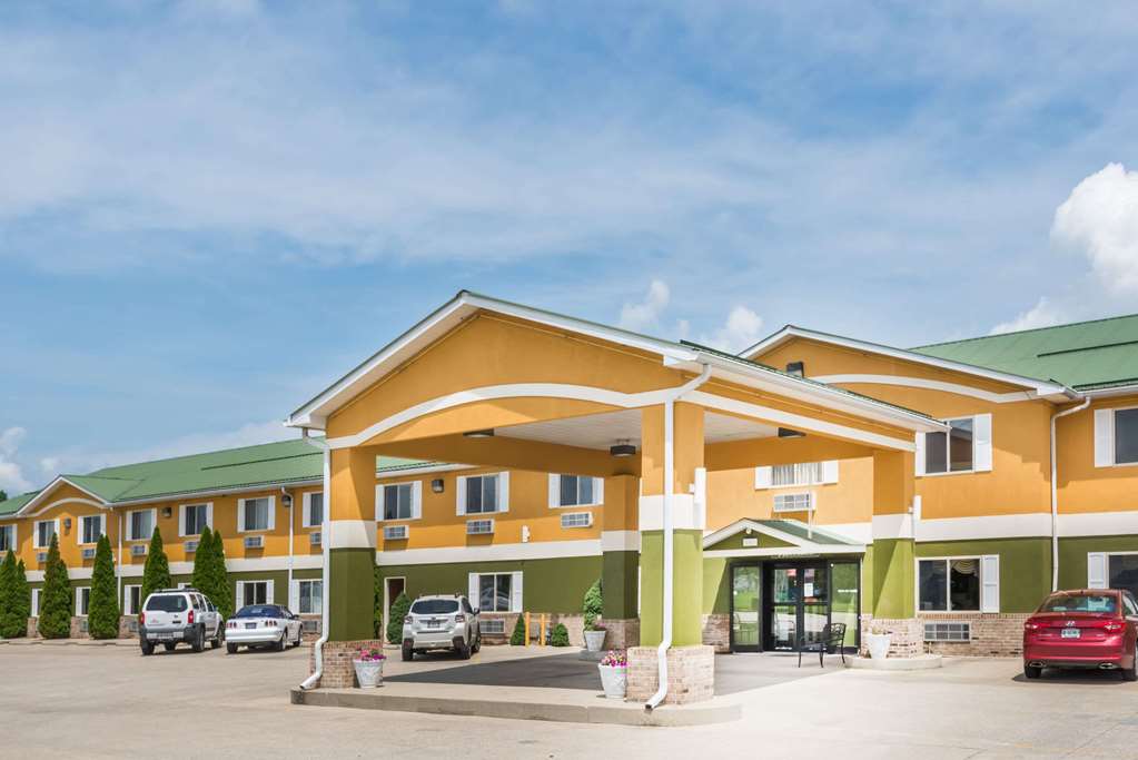 Super 8 By Wyndham Bedford — Bedford