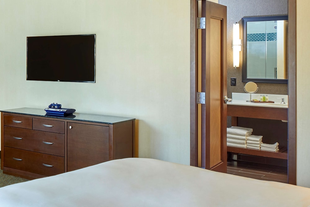 DoubleTree by Hilton Hotel Alana Waikiki Beach - photo 17