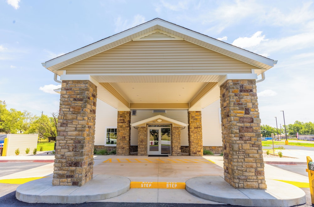 Cobblestone Inn & Suites Winters - photo 93
