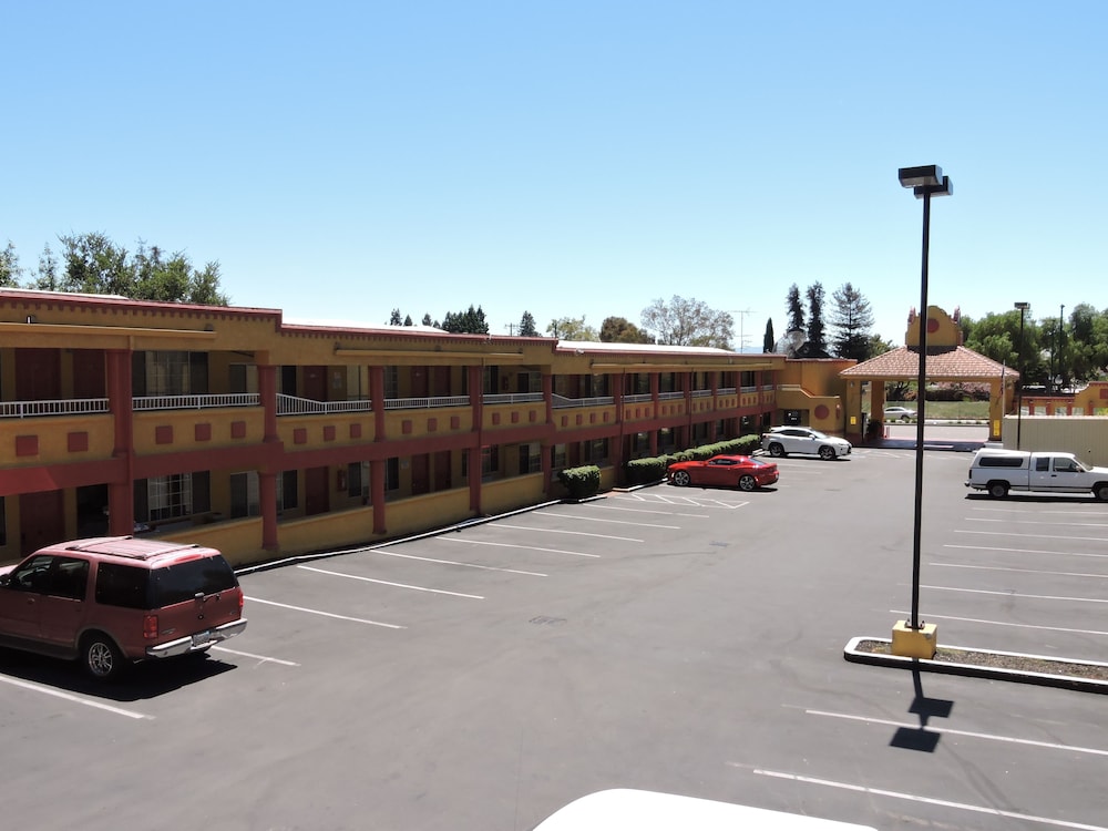 Mission Inn and Suites - photo 30