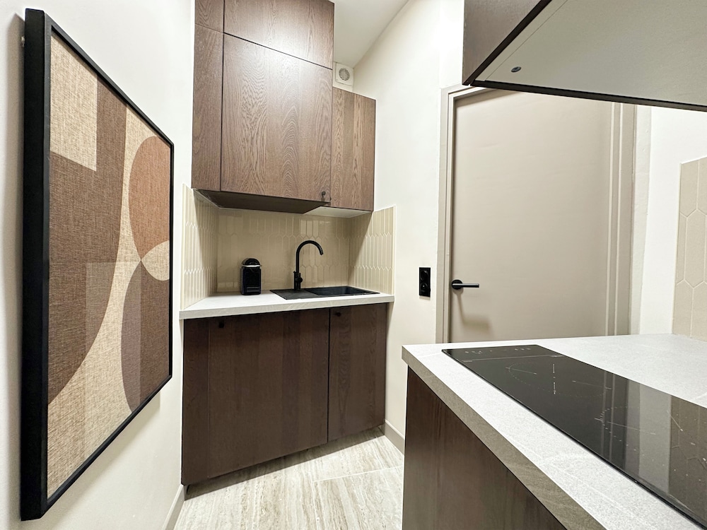 1544 Dauphine — 4-Star Luxury Hotel in Paris, France