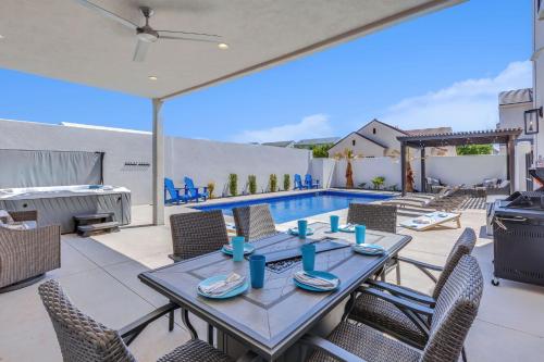 Sand Hollow Sunrise Elim Valley 4193 Private Pool and Spa Smart TVs in Hurricane, United States