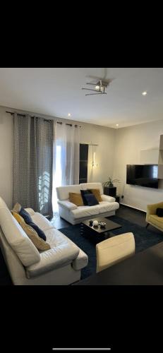 Meublé Nord Foire Dakar — 4-Star Luxury Hotel in Dakar, Senegal