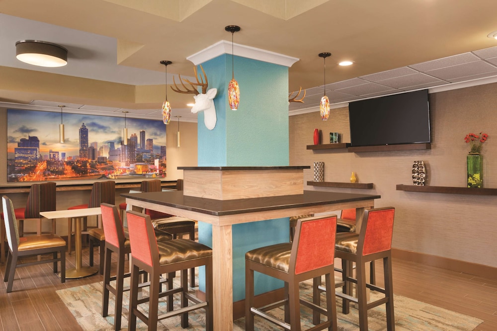 Hampton Inn Atlanta Buckhead - photo 2