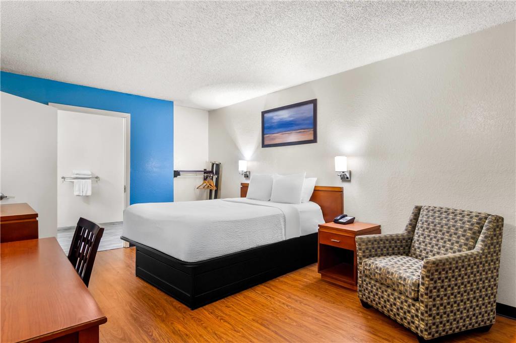 Travelodge Suites by Wyndham MacClenny - photo 22