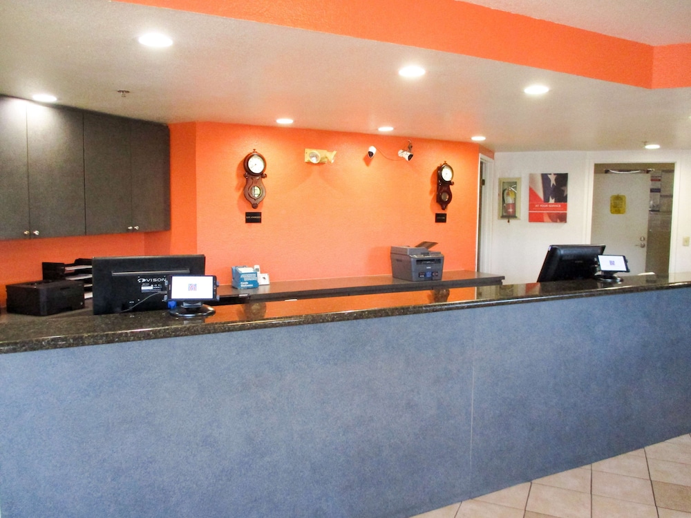 Rodeway Inn & Suites Thousand Palms Rancho Mirage - photo 29