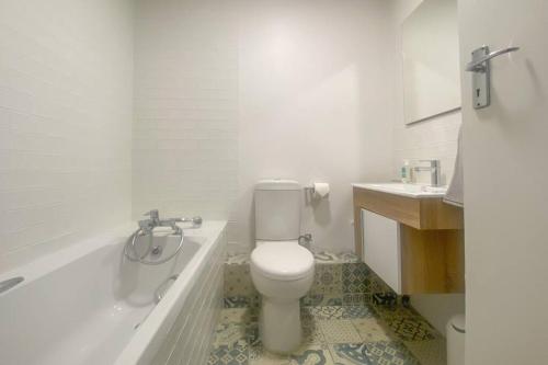 Kalk Bay Stylish 2Bed with Balcony Views & Pool 34SJT