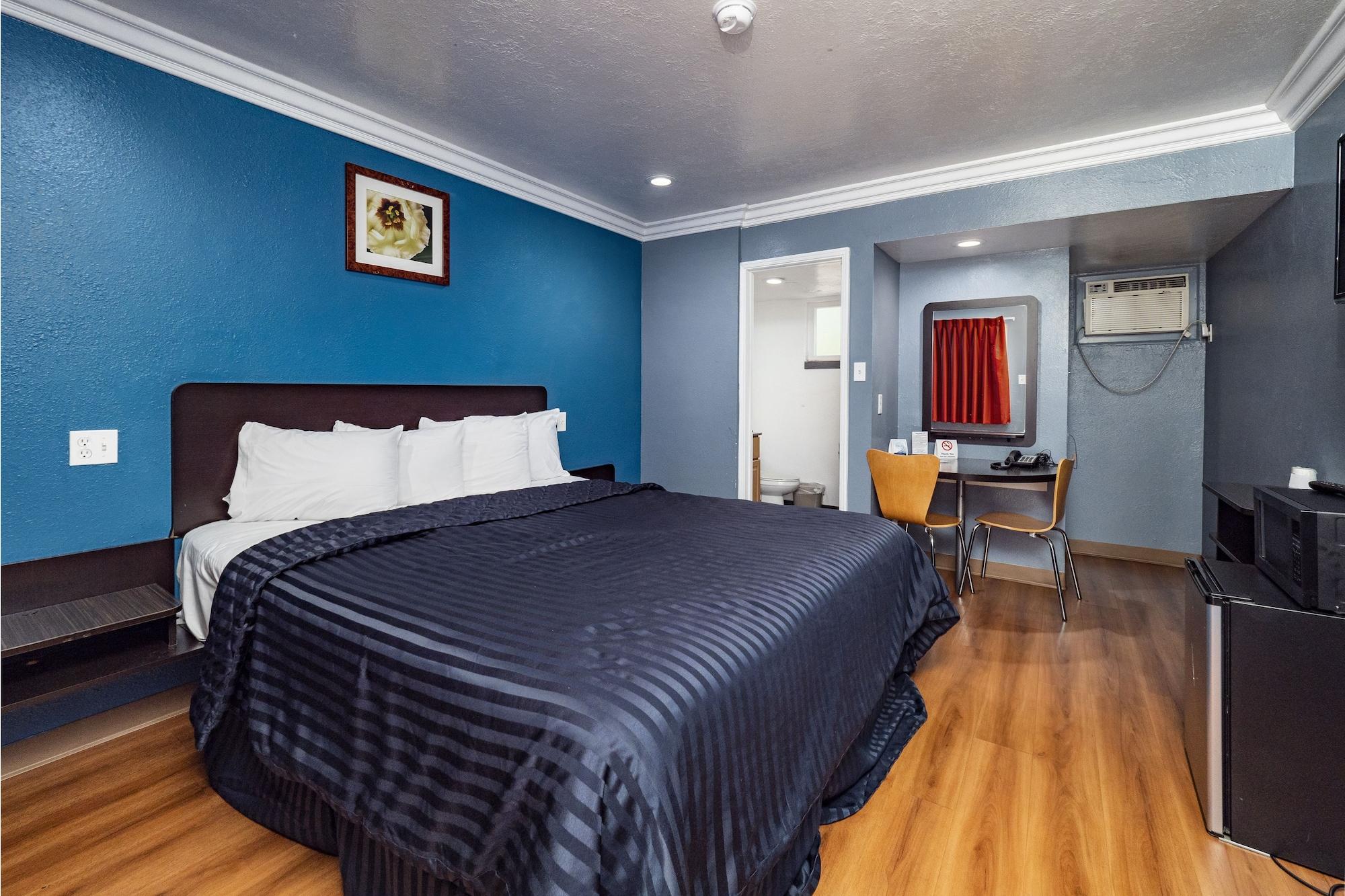Travelodge By Wyndham Sacramento Convention Center - photo 6