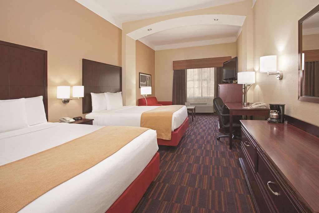La Quinta Inn & Suites by Wyndham Albuquerque Midtown - photo 18