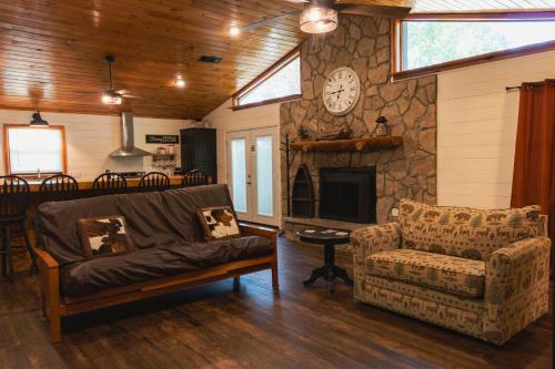 The Lodge 18 — 4-Star Luxury Hotel in Mead, United States