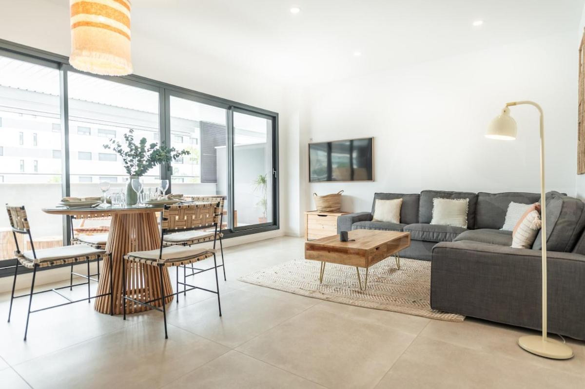 Beachside Escape With Parking And Pool Rems — Torremolinos